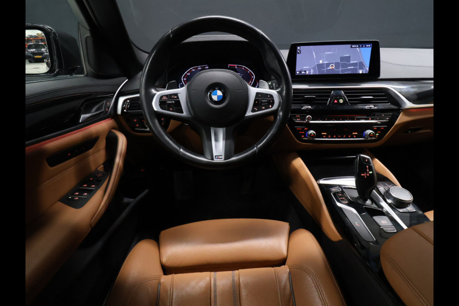 BMW 5 Serie Touring 520i M Sport [CAMERA, APPLE CARPLAY, MEMORY SEATS, M STUURWIEL,TREKHAAK WEGKLAPBAAR,  ANDROID AUTO, VOL LEDER, NIEUWSTAAT]