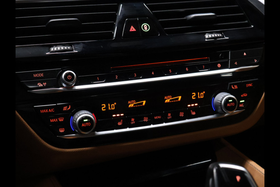 BMW 5 Serie Touring 520i M Sport [CAMERA, APPLE CARPLAY, MEMORY SEATS, M STUURWIEL,TREKHAAK WEGKLAPBAAR,  ANDROID AUTO, VOL LEDER, NIEUWSTAAT]