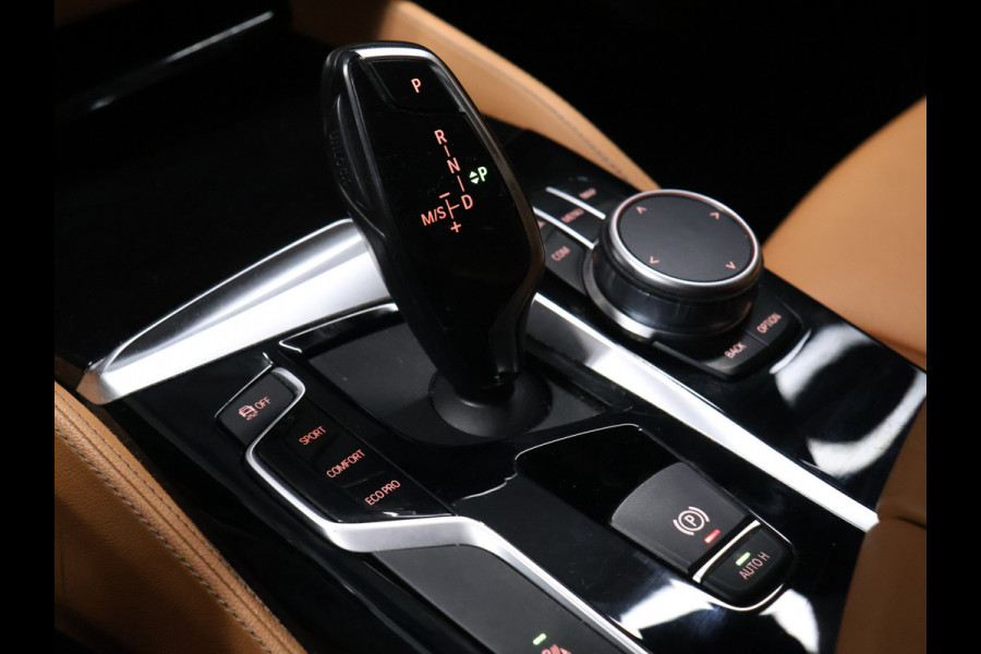 BMW 5 Serie Touring 520i M Sport [CAMERA, APPLE CARPLAY, MEMORY SEATS, M STUURWIEL,TREKHAAK WEGKLAPBAAR,  ANDROID AUTO, VOL LEDER, NIEUWSTAAT]