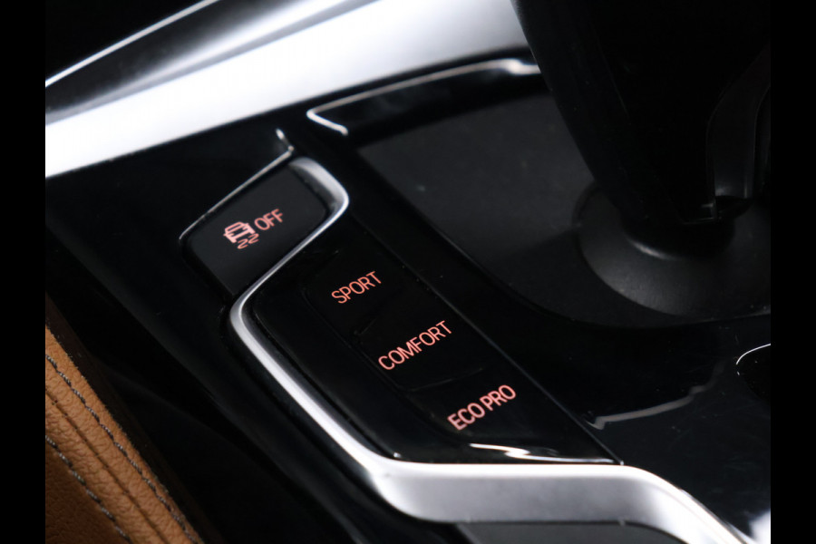 BMW 5 Serie Touring 520i M Sport [CAMERA, APPLE CARPLAY, MEMORY SEATS, M STUURWIEL,TREKHAAK WEGKLAPBAAR,  ANDROID AUTO, VOL LEDER, NIEUWSTAAT]