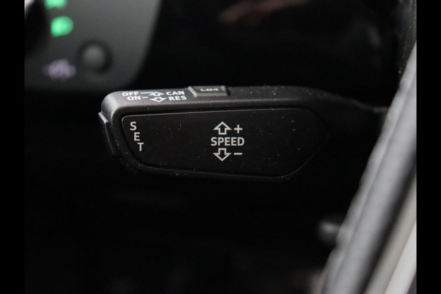 Audi A4 35 TFSI S edition Competition | Panoramadak | Stoelverwarming | Virtual Cockpit | Carplay | Half leder | Navigatie | Sportstoelen | Full LED | DAB | Climate control | Cruise control | S Line