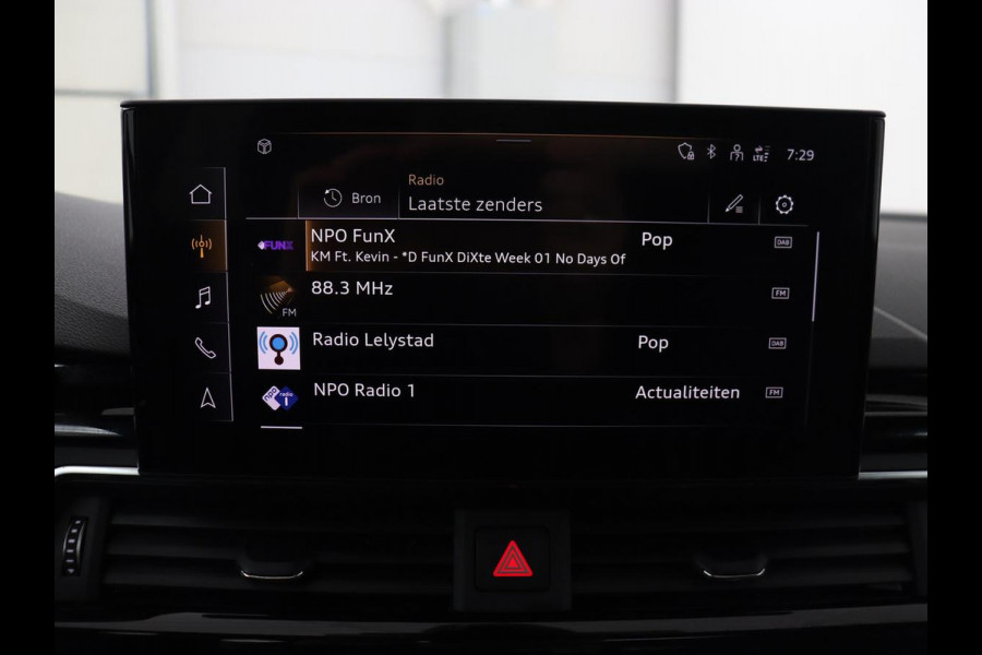 Audi A4 35 TFSI S edition Competition | Panoramadak | Stoelverwarming | Virtual Cockpit | Carplay | Half leder | Navigatie | Sportstoelen | Full LED | DAB | Climate control | Cruise control | S Line