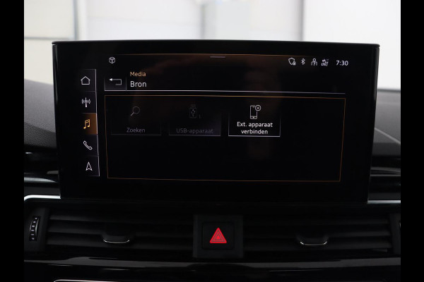 Audi A4 35 TFSI S edition Competition | Panoramadak | Stoelverwarming | Virtual Cockpit | Carplay | Half leder | Navigatie | Sportstoelen | Full LED | DAB | Climate control | Cruise control | S Line