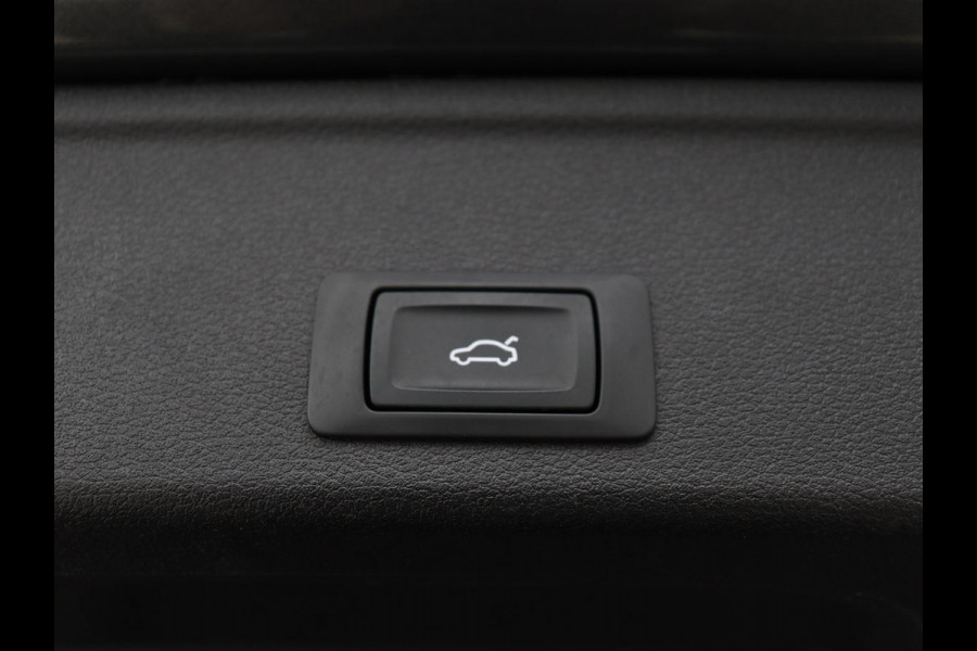 Audi A4 35 TFSI S edition Competition | Panoramadak | Stoelverwarming | Virtual Cockpit | Carplay | Half leder | Navigatie | Sportstoelen | Full LED | DAB | Climate control | Cruise control | S Line