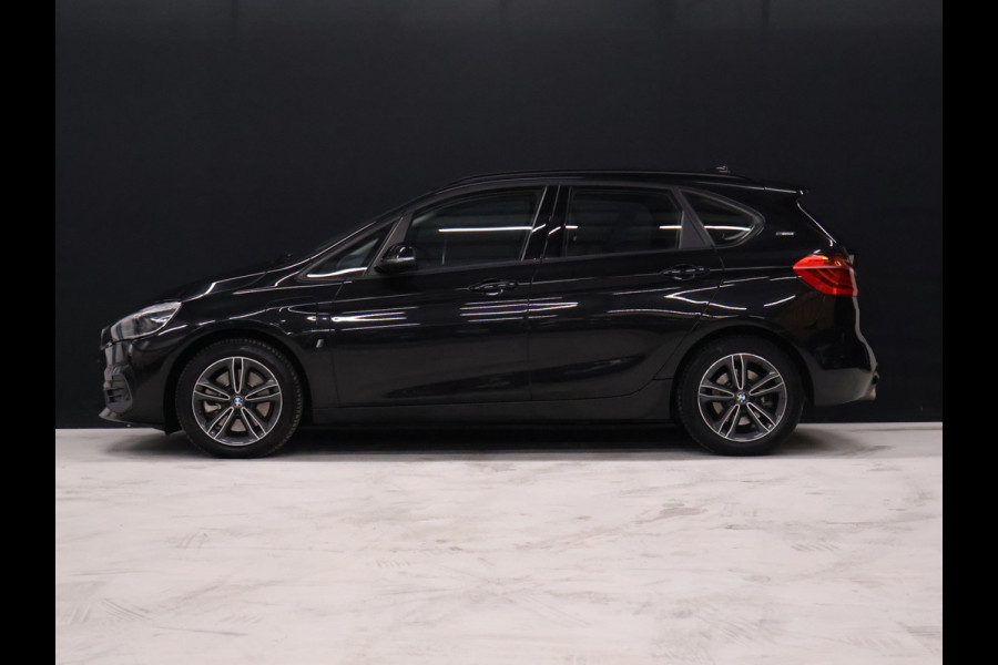BMW 2 Serie Active Tourer 225xe iPerformance High Executive [CAMERA, HEAD UP DISPLAY, LEDER SPORTSTOELEN, STOELVERWARMING, NIEUWSTAAT]