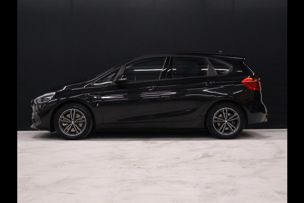 BMW 2 Serie Active Tourer 225xe iPerformance High Executive [CAMERA, HEAD UP DISPLAY, LEDER SPORTSTOELEN, STOELVERWARMING, NIEUWSTAAT]