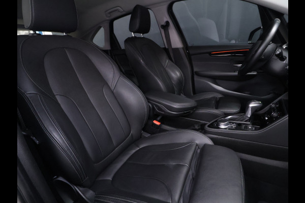 BMW 2 Serie Active Tourer 225xe iPerformance High Executive [CAMERA, HEAD UP DISPLAY, LEDER SPORTSTOELEN, STOELVERWARMING, NIEUWSTAAT]