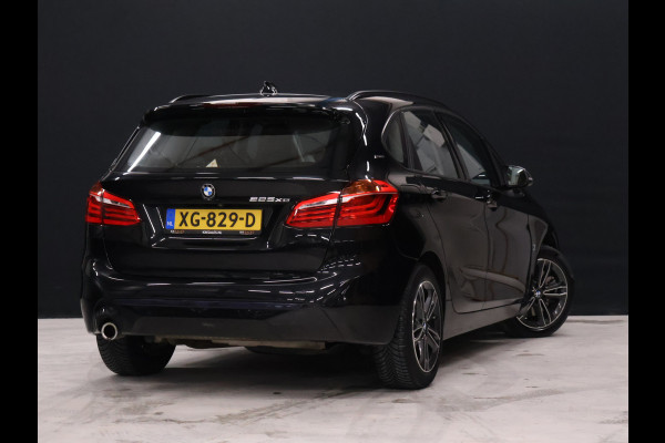 BMW 2 Serie Active Tourer 225xe iPerformance High Executive [CAMERA, HEAD UP DISPLAY, LEDER SPORTSTOELEN, STOELVERWARMING, NIEUWSTAAT]