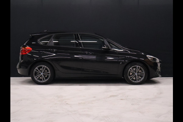 BMW 2 Serie Active Tourer 225xe iPerformance High Executive [CAMERA, HEAD UP DISPLAY, LEDER SPORTSTOELEN, STOELVERWARMING, NIEUWSTAAT]