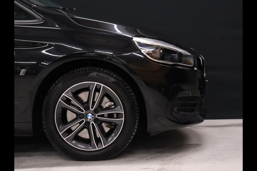 BMW 2 Serie Active Tourer 225xe iPerformance High Executive [CAMERA, HEAD UP DISPLAY, LEDER SPORTSTOELEN, STOELVERWARMING, NIEUWSTAAT]