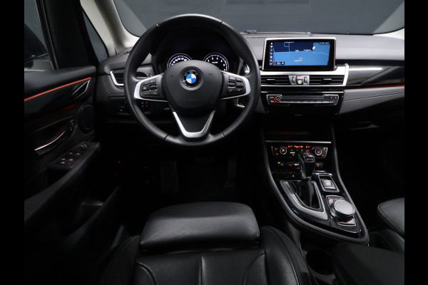 BMW 2 Serie Active Tourer 225xe iPerformance High Executive [CAMERA, HEAD UP DISPLAY, LEDER SPORTSTOELEN, STOELVERWARMING, NIEUWSTAAT]