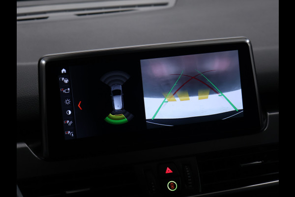 BMW 2 Serie Active Tourer 225xe iPerformance High Executive [CAMERA, HEAD UP DISPLAY, LEDER SPORTSTOELEN, STOELVERWARMING, NIEUWSTAAT]