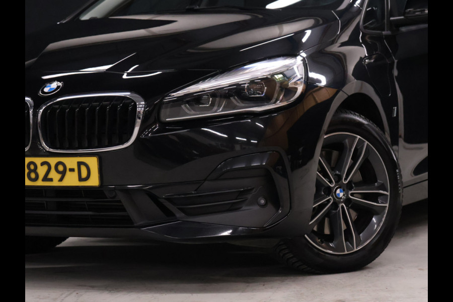 BMW 2 Serie Active Tourer 225xe iPerformance High Executive [CAMERA, HEAD UP DISPLAY, LEDER SPORTSTOELEN, STOELVERWARMING, NIEUWSTAAT]