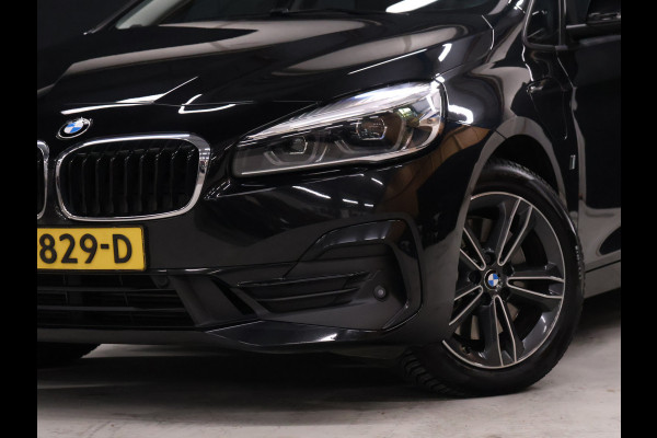 BMW 2 Serie Active Tourer 225xe iPerformance High Executive [CAMERA, HEAD UP DISPLAY, LEDER SPORTSTOELEN, STOELVERWARMING, NIEUWSTAAT]