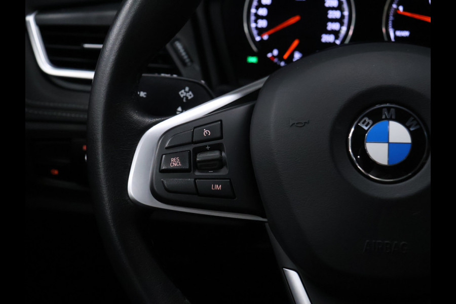 BMW 2 Serie Active Tourer 225xe iPerformance High Executive [CAMERA, HEAD UP DISPLAY, LEDER SPORTSTOELEN, STOELVERWARMING, NIEUWSTAAT]