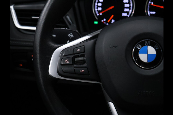 BMW 2 Serie Active Tourer 225xe iPerformance High Executive [CAMERA, HEAD UP DISPLAY, LEDER SPORTSTOELEN, STOELVERWARMING, NIEUWSTAAT]