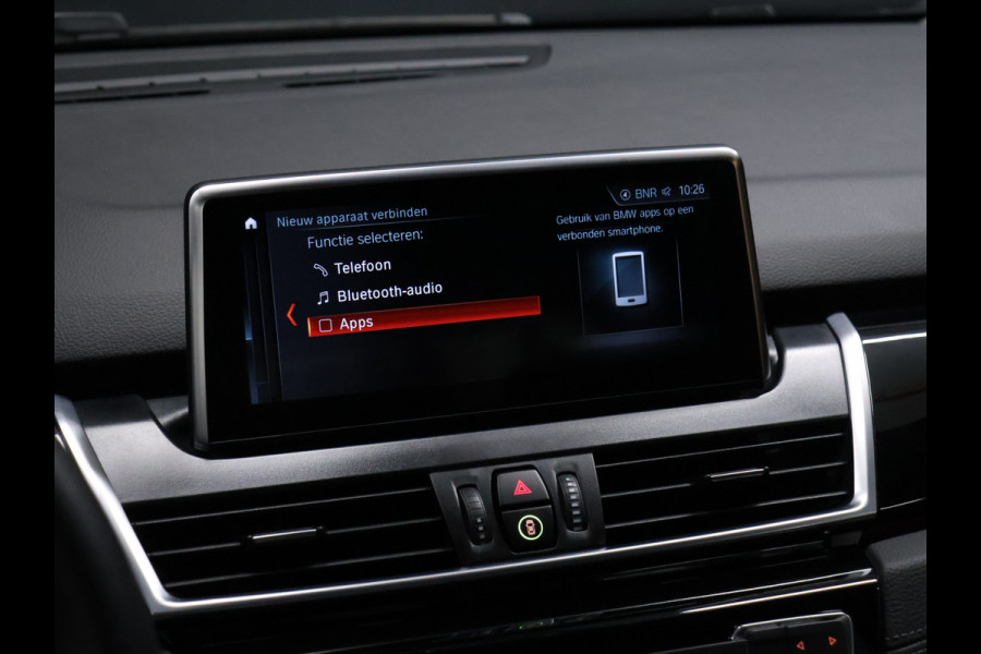 BMW 2 Serie Active Tourer 225xe iPerformance High Executive [CAMERA, HEAD UP DISPLAY, LEDER SPORTSTOELEN, STOELVERWARMING, NIEUWSTAAT]