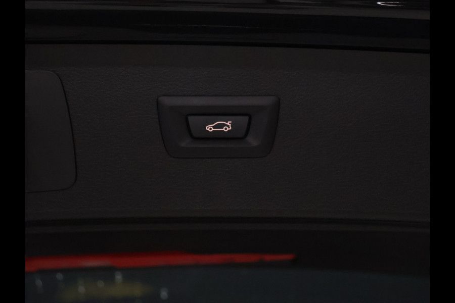 BMW 2 Serie Active Tourer 225xe iPerformance High Executive [CAMERA, HEAD UP DISPLAY, LEDER SPORTSTOELEN, STOELVERWARMING, NIEUWSTAAT]