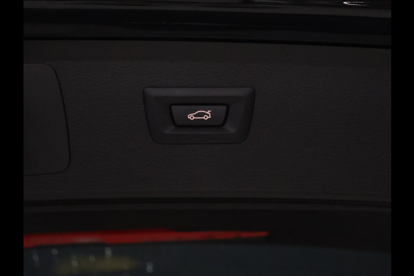 BMW 2 Serie Active Tourer 225xe iPerformance High Executive [CAMERA, HEAD UP DISPLAY, LEDER SPORTSTOELEN, STOELVERWARMING, NIEUWSTAAT]