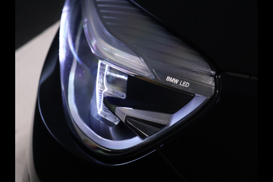 BMW 2 Serie Active Tourer 225xe iPerformance High Executive [CAMERA, HEAD UP DISPLAY, LEDER SPORTSTOELEN, STOELVERWARMING, NIEUWSTAAT]