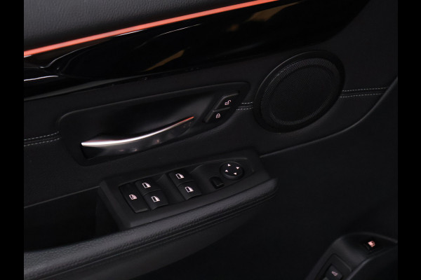 BMW 2 Serie Active Tourer 225xe iPerformance High Executive [CAMERA, HEAD UP DISPLAY, LEDER SPORTSTOELEN, STOELVERWARMING, NIEUWSTAAT]