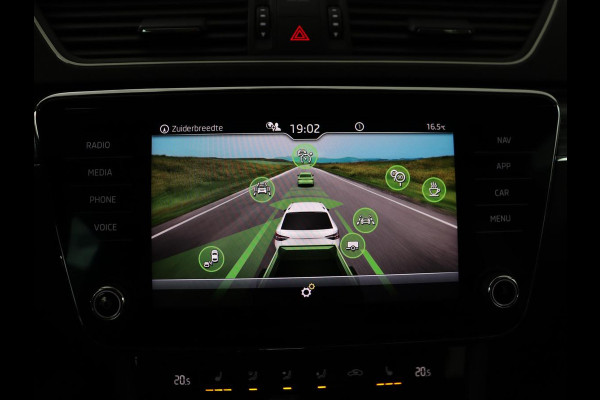 Škoda Superb 1.5 TSI Business Edition Plus | Trekhaak | Adaptive cruise | Achterbankverwarming | Virtual Cockpit | Camera | Carplay | Stoelverwarming | Memory | Keyless | Full LED | Navigatie