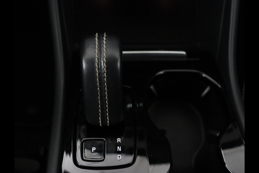 Volvo XC40 Recharge P8 AWD R Design | Stoel & stuurverwarming | Harman/Kardon | Adaptive cruise | Carplay | Navigatie | Keyless | Leder/Alcantara | Parkeerhulp | Full LED