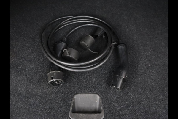 Volvo XC40 Recharge P8 AWD R Design | Stoel & stuurverwarming | Harman/Kardon | Adaptive cruise | Carplay | Navigatie | Keyless | Leder/Alcantara | Parkeerhulp | Full LED