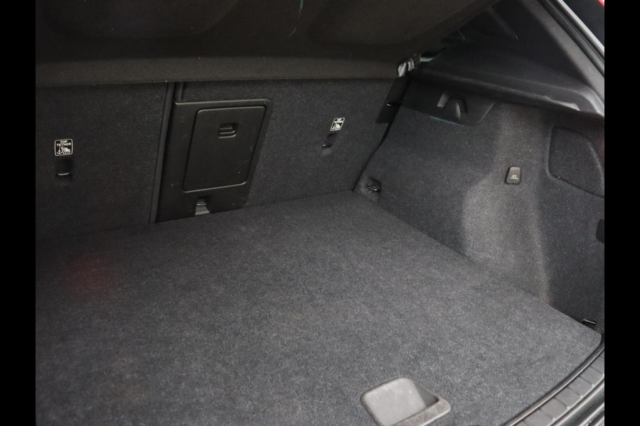 Volvo XC40 Recharge P8 AWD R Design | Stoel & stuurverwarming | Harman/Kardon | Adaptive cruise | Carplay | Navigatie | Keyless | Leder/Alcantara | Parkeerhulp | Full LED