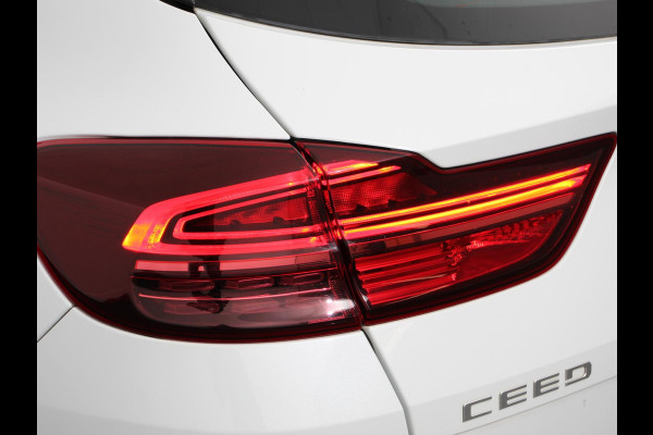 Kia Ceed Sportswagon 1.6 GDI PHEV DynamicLine Climate control | Adaptieve cruise control | Stuur verwarming | Stoel verwarming | Parkeersensoren | Achteruitrijcamera | Apple Carplay/ Android Auto