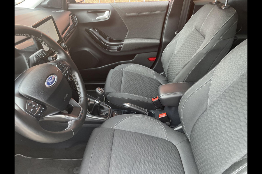 Ford Puma 1.0 EcoBoost 125pk MHEV Titanium | Navigatie | Apple Carplay/Android Auto | Parkeersensor achter | Cruise Control | Winter Pack | Comfort Pack | Getinte ramen | Trekhaak