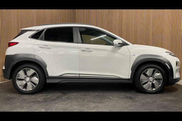 Hyundai Kona EV Premium 64 kWh|GROTE ACCU|100% SOH|HEAD-UP|KRELL|LEDER|ACC|STUURVERW|STOELVERW+VENT.|CAMERA|CARPLAY|ORG.NL|NAP|