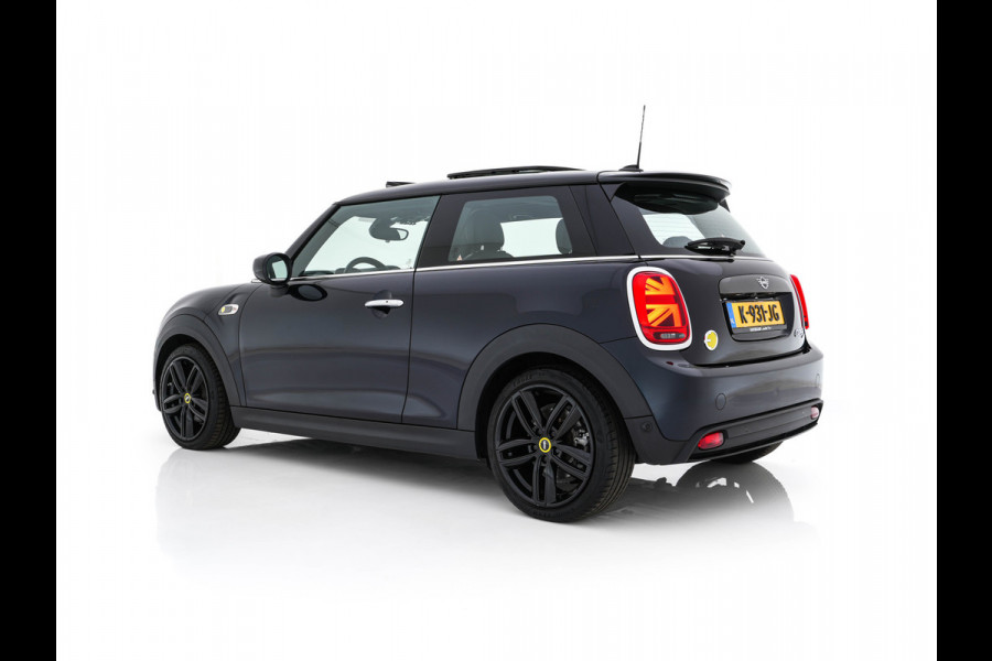 MINI Mini Electric Yours 33 kWh [ 3-Fase ] { SOH 100% } (INCL-BTW ) Aut.* HEATPUMP | PANO | LEATHER | DIGI-COCKPIT | HEAD-UP | FULL-LED | NAVI-FULLMAP | HEATED-SPORTSEATS | DAB | CRUISE | HARMAN/KARDON | CAMERA | KEYLESS | AMBIENTLIGHT | 17"ALU*