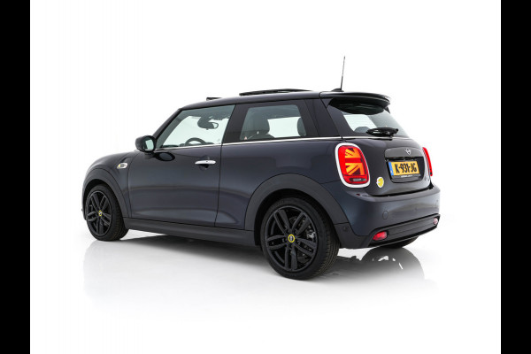 MINI Mini Electric Yours 33 kWh [ 3-Fase ] { SOH 100% } (INCL-BTW ) Aut.* HEATPUMP | PANO | LEATHER | DIGI-COCKPIT | HEAD-UP | FULL-LED | NAVI-FULLMAP | HEATED-SPORTSEATS | DAB | CRUISE | HARMAN/KARDON | CAMERA | KEYLESS | AMBIENTLIGHT | 17"ALU*