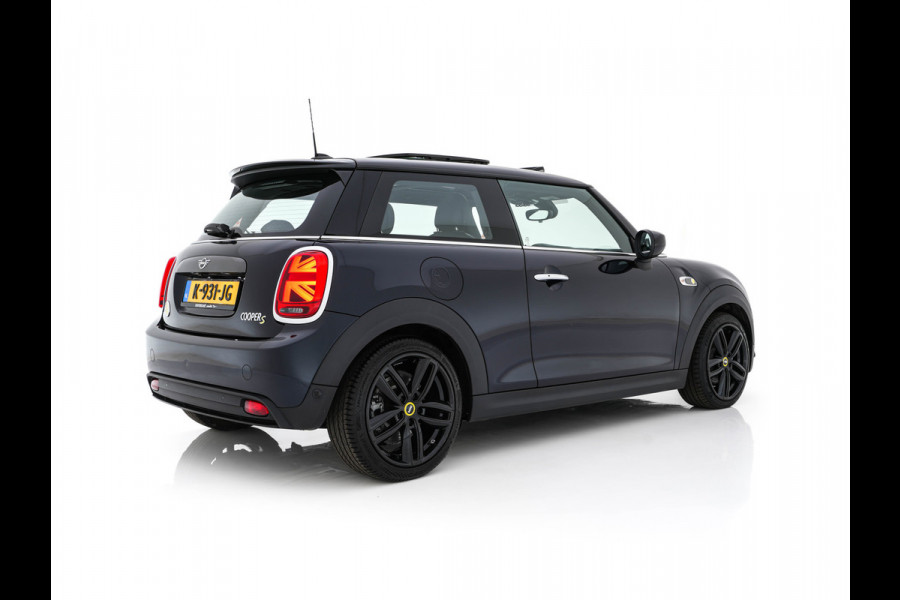 MINI Mini Electric Yours 33 kWh [ 3-Fase ] { SOH 100% } (INCL-BTW ) Aut.* HEATPUMP | PANO | LEATHER | DIGI-COCKPIT | HEAD-UP | FULL-LED | NAVI-FULLMAP | HEATED-SPORTSEATS | DAB | CRUISE | HARMAN/KARDON | CAMERA | KEYLESS | AMBIENTLIGHT | 17"ALU*