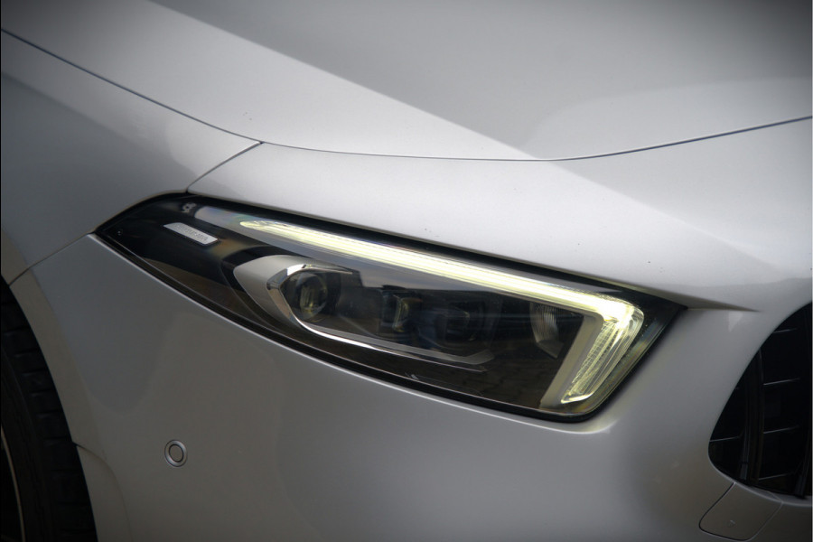 Mercedes-Benz A-Klasse 250 e Advantage AMG | Panoramadak | Burmester | Stoelverwarming | Memory Seat | Cruise Control | Camera | Apple Carplay | Ambiance Verlichting | Night Pakket | Keyless |