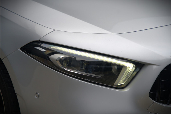 Mercedes-Benz A-Klasse 250 e Advantage AMG | Panoramadak | Burmester | Stoelverwarming | Memory Seat | Cruise Control | Camera | Apple Carplay | Ambiance Verlichting | Night Pakket | Keyless |