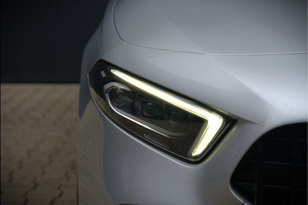 Mercedes-Benz A-Klasse 250 e Advantage AMG | Panoramadak | Burmester | Stoelverwarming | Memory Seat | Cruise Control | Camera | Apple Carplay | Ambiance Verlichting | Night Pakket | Keyless |