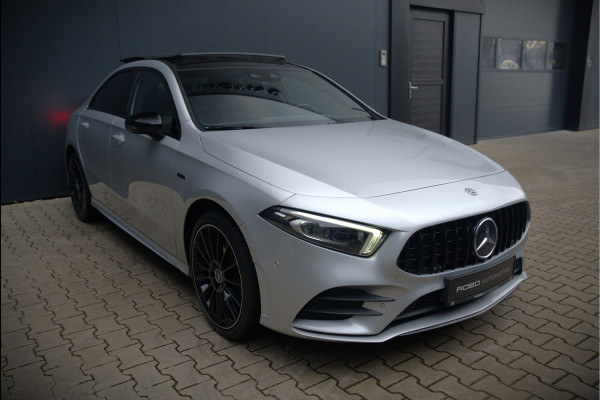 Mercedes-Benz A-Klasse 250 e Advantage AMG | Panoramadak | Burmester | Stoelverwarming | Memory Seat | Cruise Control | Camera | Apple Carplay | Ambiance Verlichting | Night Pakket | Keyless |