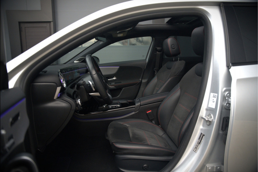 Mercedes-Benz A-Klasse 250 e Advantage AMG | Panoramadak | Burmester | Stoelverwarming | Memory Seat | Cruise Control | Camera | Apple Carplay | Ambiance Verlichting | Night Pakket | Keyless |