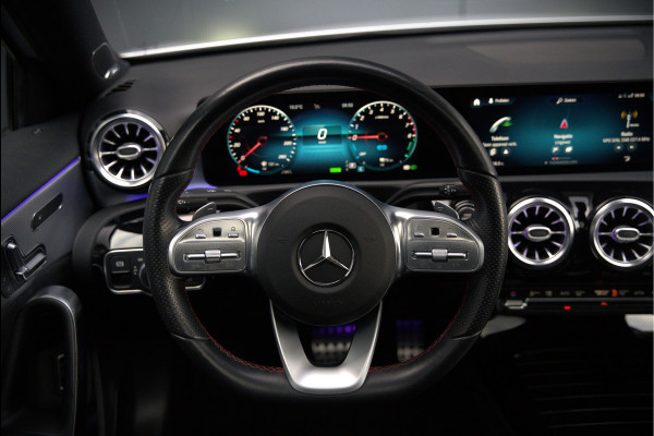 Mercedes-Benz A-Klasse 250 e Advantage AMG | Panoramadak | Burmester | Stoelverwarming | Memory Seat | Cruise Control | Camera | Apple Carplay | Ambiance Verlichting | Night Pakket | Keyless |
