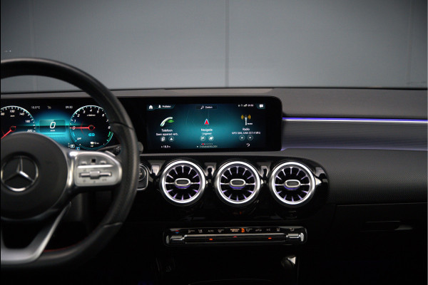 Mercedes-Benz A-Klasse 250 e Advantage AMG | Panoramadak | Burmester | Stoelverwarming | Memory Seat | Cruise Control | Camera | Apple Carplay | Ambiance Verlichting | Night Pakket | Keyless |