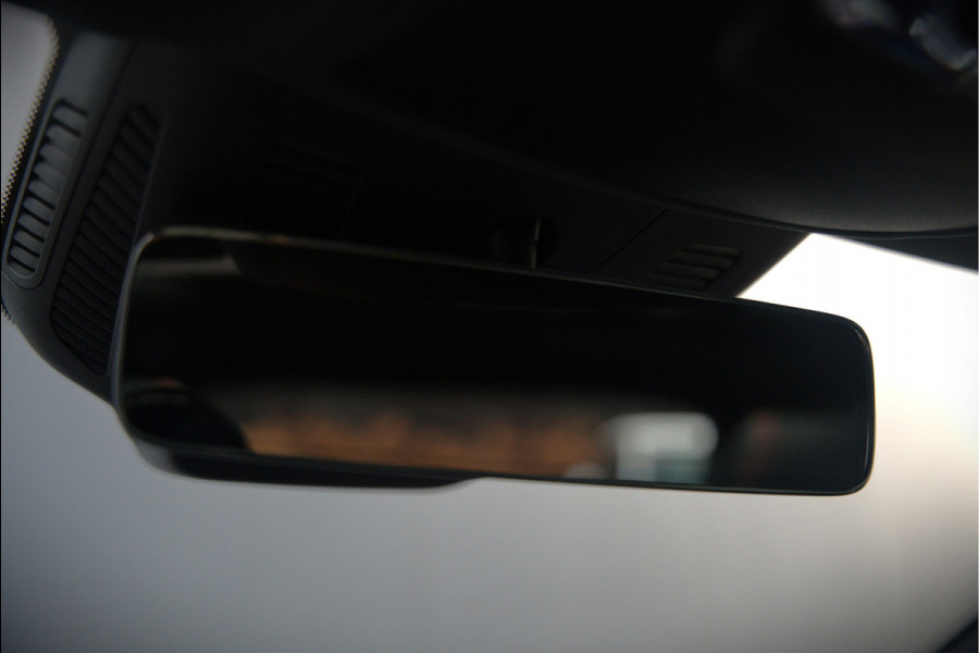 Mercedes-Benz A-Klasse 250 e Advantage AMG | Panoramadak | Burmester | Stoelverwarming | Memory Seat | Cruise Control | Camera | Apple Carplay | Ambiance Verlichting | Night Pakket | Keyless |