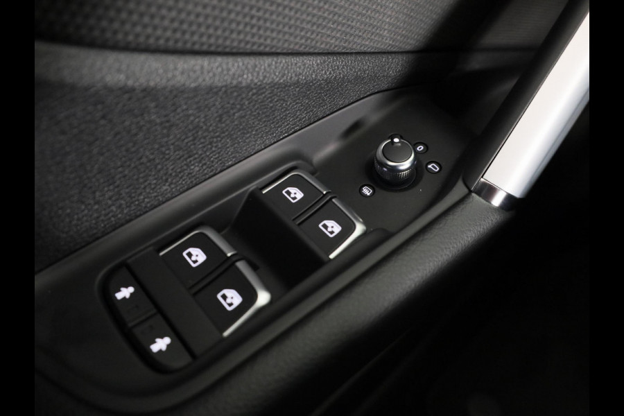 Audi Q2 35 TFSI S Edition | Optiek pakket zwart plus | Privacy glas | Stoelverwarming voorin | Audi Soundsysteem |