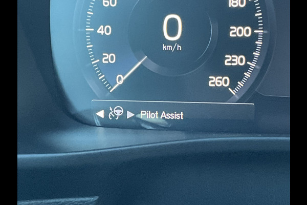 Volvo XC40 1.5 T5 262pk PHEV Recharge R-Design Elek.Trekhaak Leer Stoel/Stuurverw Adap.Cruise NL-Auto!