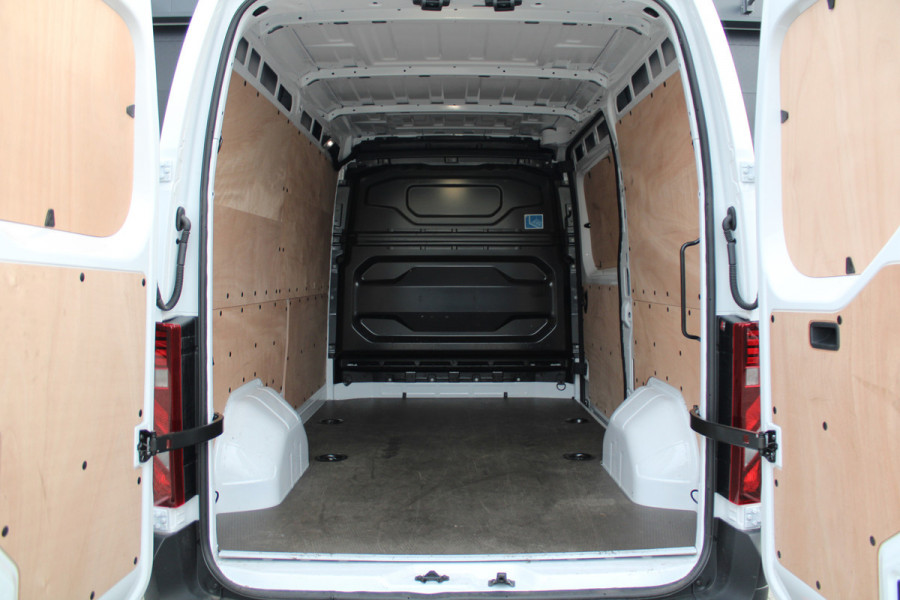 Renault Master T35 2.0 dCi 130 L2H2 Advance 131pk - Camera - Blindspot - Voorruit verwarming - Trekhaak - Carplay - Cruise - LED - Rijklaar