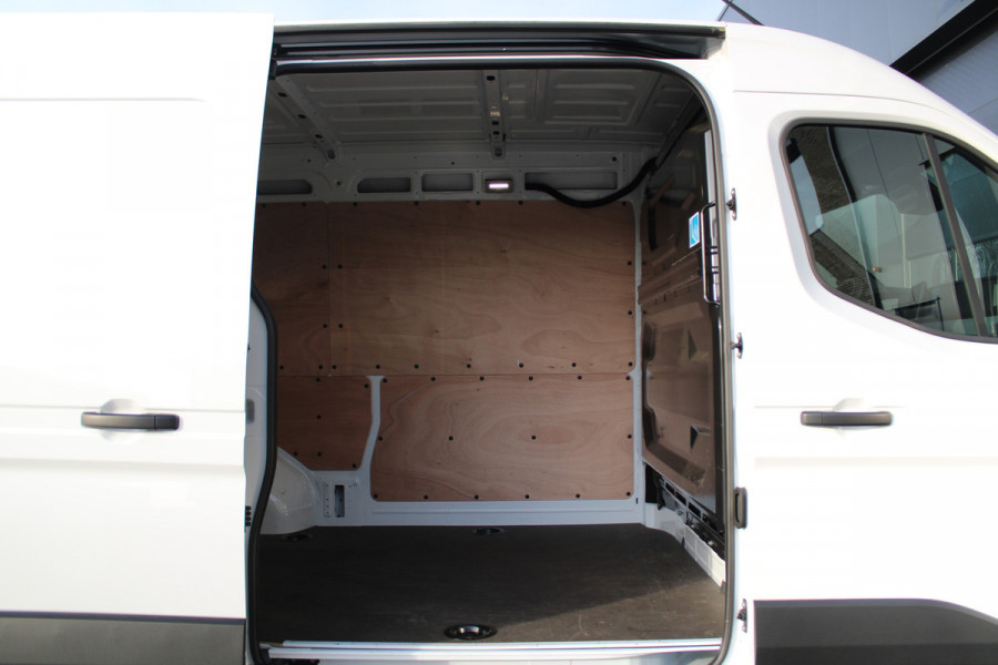 Renault Master T35 2.0 dCi 130 L2H2 Advance 131pk - Camera - Blindspot - Voorruit verwarming - Trekhaak - Carplay - Cruise - LED - Rijklaar