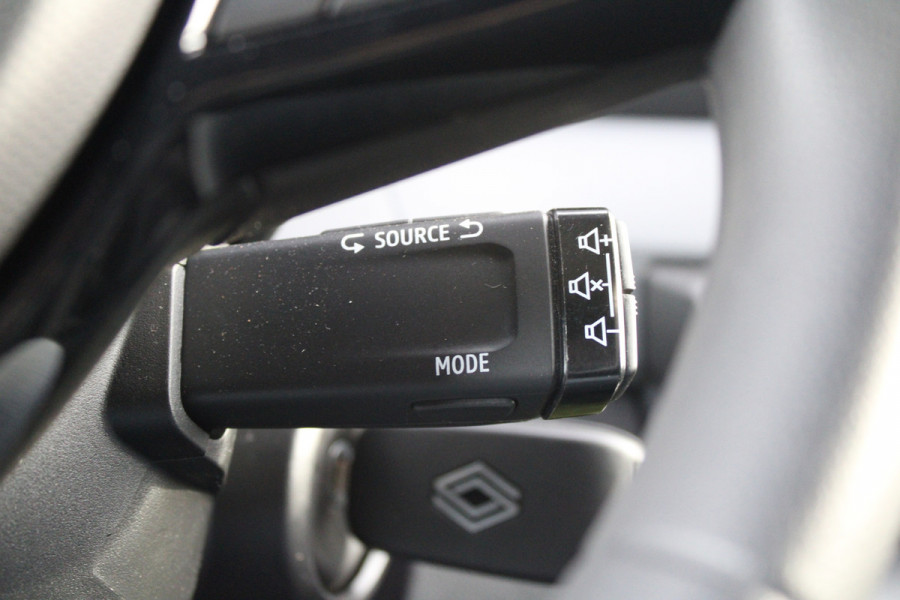 Renault Master T35 2.0 dCi 130 L2H2 Advance 131pk - Camera - Blindspot - Voorruit verwarming - Trekhaak - Carplay - Cruise - LED - Rijklaar