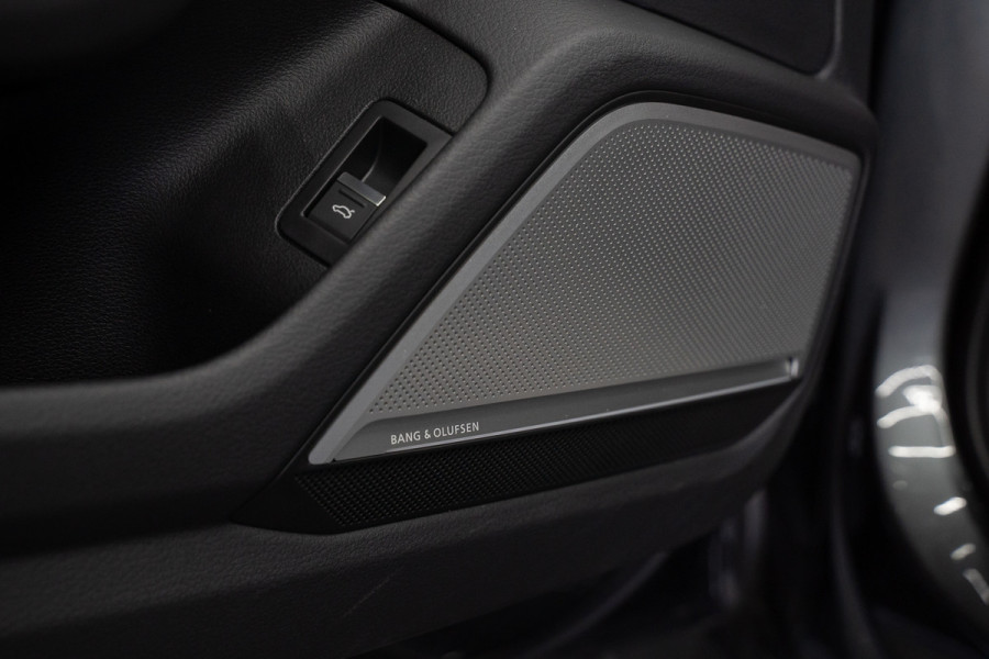 Audi A6 Avant RS 6 TFSI quattro / B&O 3d./ Milltek / Keramisch / Pano / Carbon / Softcl. / 360 cam / Alarm kl5 - Full option