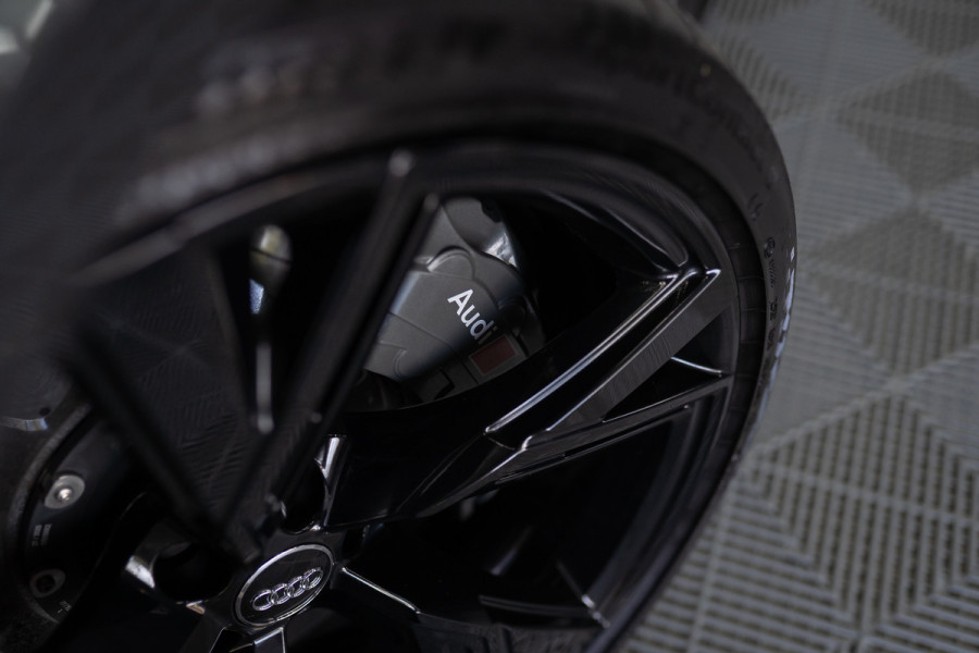 Audi A6 Avant RS 6 TFSI quattro / B&O 3d./ Milltek / Keramisch / Pano / Carbon / Softcl. / 360 cam / Alarm kl5 - Full option